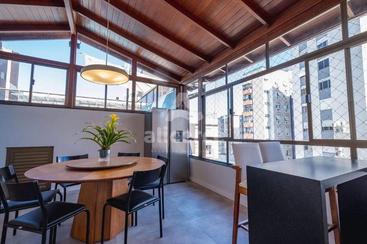 Imagem Apartamento Duplex à venda com 3 quartos1 suíte l 221,24m² l Centro Florianópolis/SC