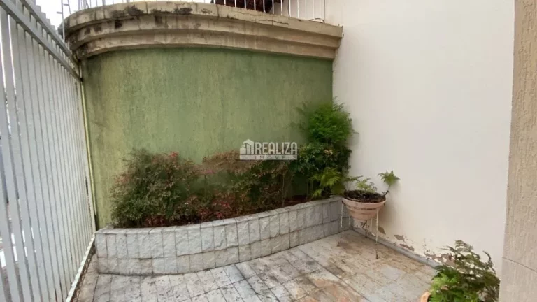 Imagem Casa à venda no bairro Vila Olímpica, Uberaba - 4 dormitórios, suíte e 4 garagens