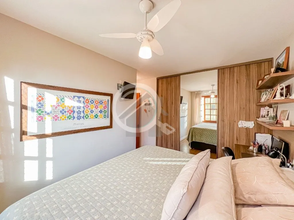 Imagem Este apartamento recentemente atualizado no Bairro Moinhos de Vento é uma verdadeira joia. Localiza...