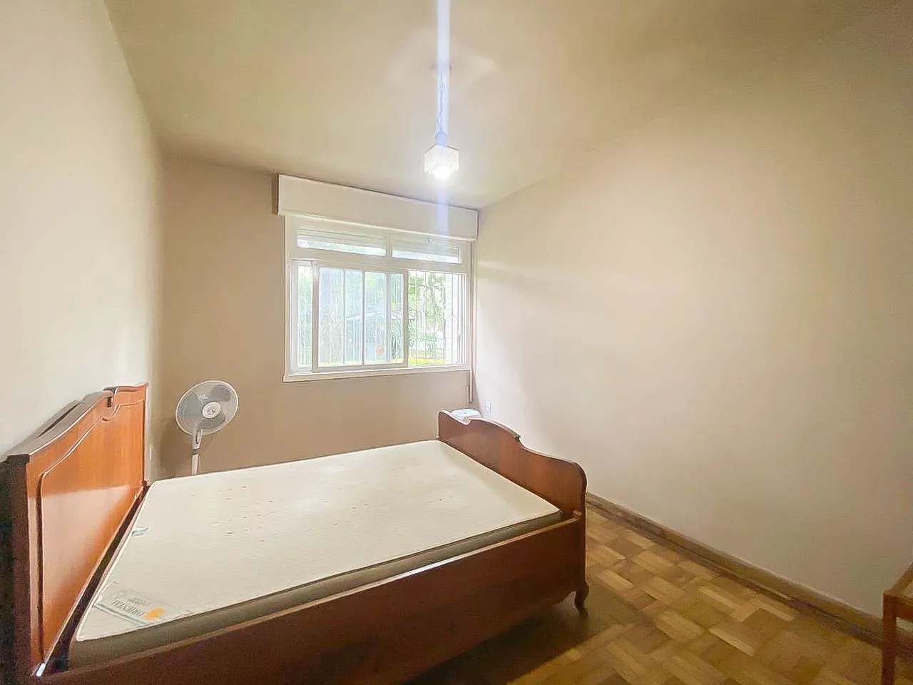 Imagem Apartamento 2 Dormitórios com Vaga Coberta no Menino Deus - Av. Ganzo, de Frente