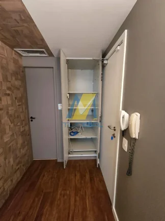 Imagem Conjunto comercial pronto para uso no 11º andar, ideal para escritórios