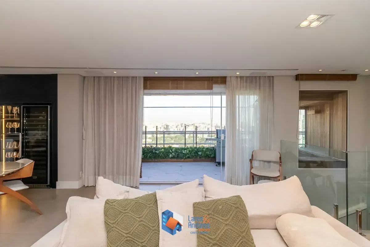 Imagem Cobertura para venda e locação em Pinheiros com 3 quartos, sendo 1 suíte, 198m²