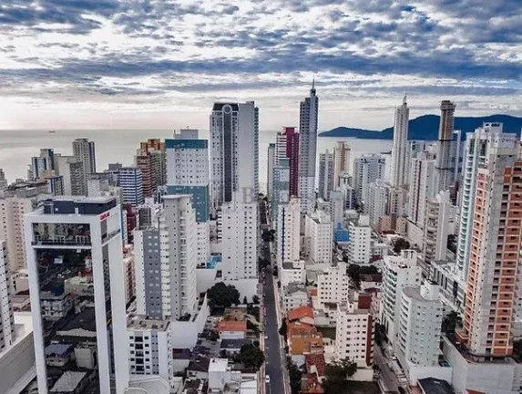 Imagem Apartamento com 4 suítes à venda no Centro de Balneário Camboriú/SC