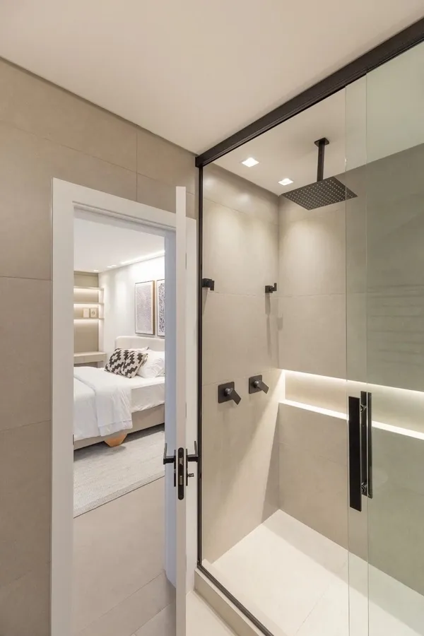 Imagem Sobrado beira Lago, mobiliado e decorado com 06 suítes