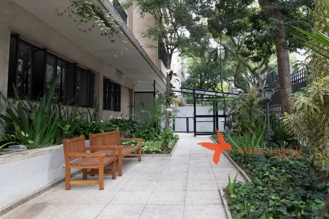 Imagem Espaçoso Apartamento de Reformado com 3 quartos (sendo 2 Suítes) em Cerqueira C?(C)sar, São Paulo - 220,95m e 2 Vagas de Garagem!