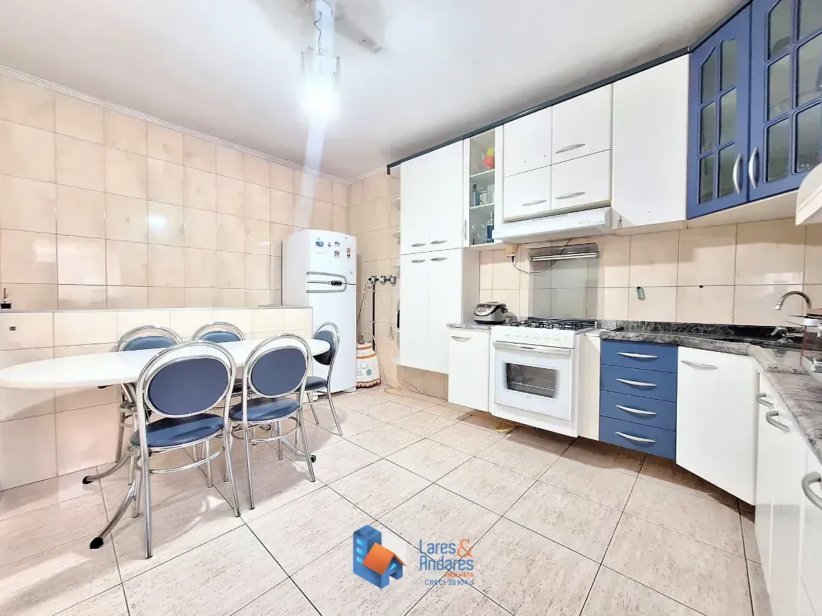 Imagem Sobrado para venda em Jardim Cecy com 2 quartos, 210m²
