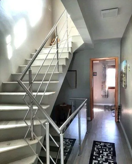 Imagem Sobrado triplex no Partenon de 3 dormitórios e 2 vagas