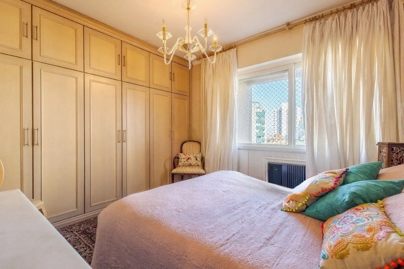 Imagem Vende-se apartamento com 3 quartos (1 suíte), 122 m² e 1 vaga - Petrópolis