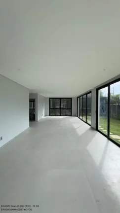Imagem Espetacular Casa de Alto Padrão em Condomínio na Vila de Abrantes, Camaçari-BA: 5 Quartos, 5 Suítes, 3 Salas, 1 Banheiro, 4 Vagas, 310m² de Área. Venha Conferir!