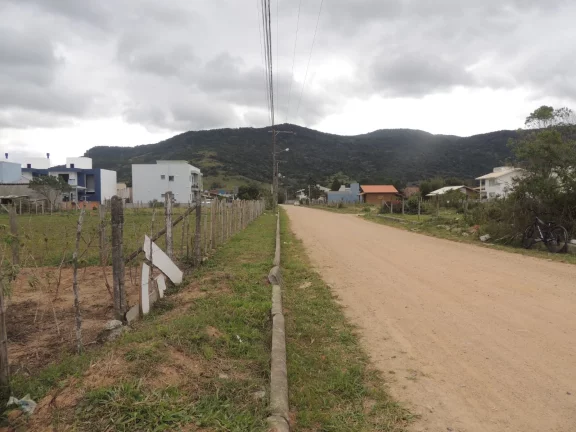 Imagem Terreno à venda em Garopaba-SC, bairro Areias de Palhocinha, 408m² de área. Adquira já!