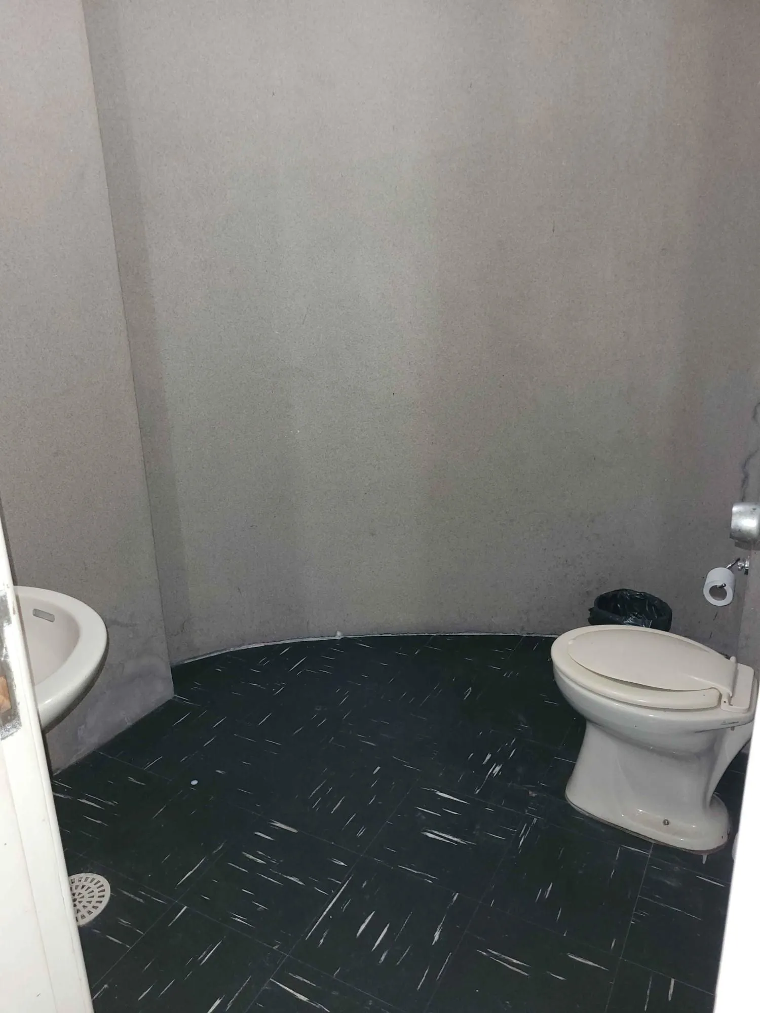 Imagem MÁFFER IMÓVEIS ALUGA SALAS COMERCIAIS COM GARAGEM Excelente imóvel comercial em localização estratégica e de alto fluxo de veículos e pedestres, ideal para empresas, clínicas, escritórios corporativos ou instituições financeiras.