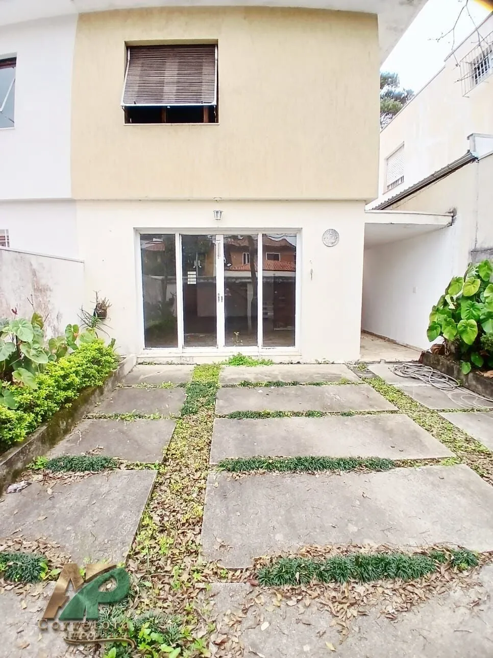Imagem Casa à Venda em Santo Amaro: 3 Dorms (1 Suíte) + Edícula | Oportunidade Única!