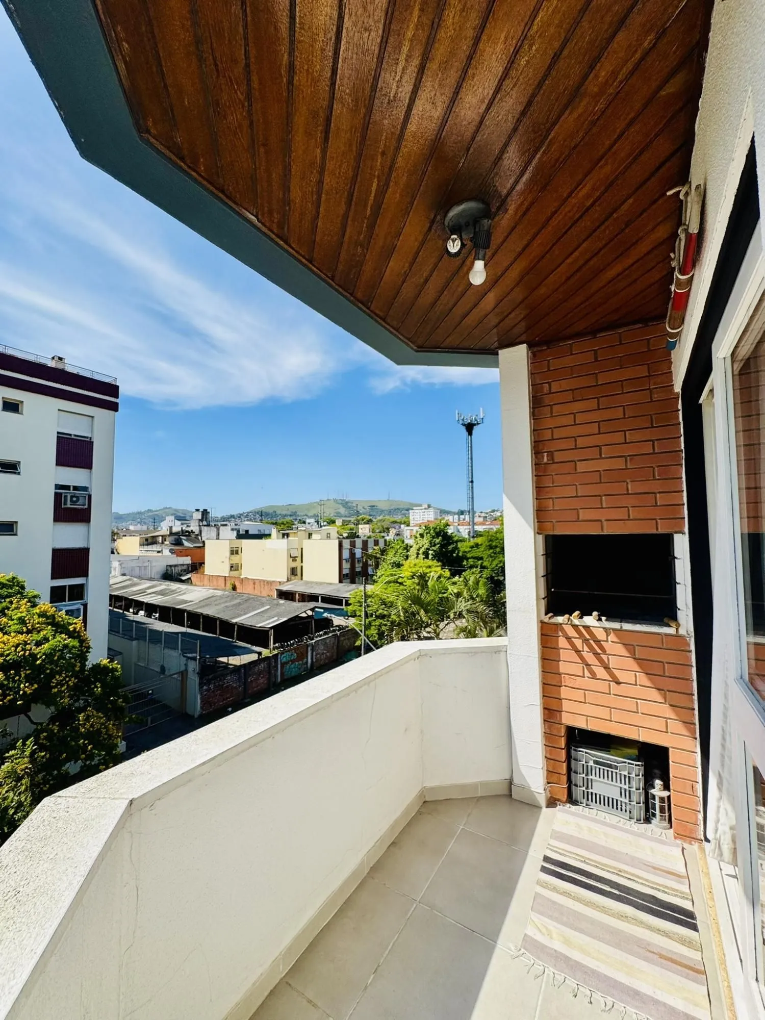 Imagem Apartamento 1 Dormitório Reformado com Sacada e Churrasqueira no Jardim Botânico