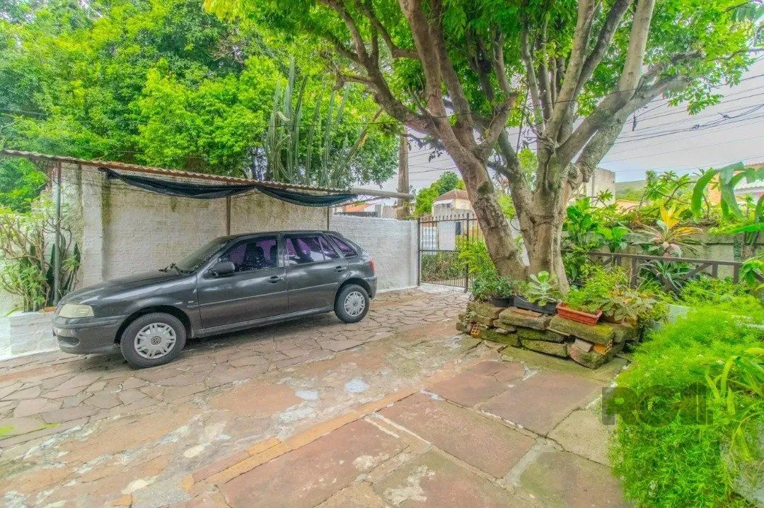 Imagem Casa para Venda - 251m², 5 dormitórios, 3 vagas - Nonoai
