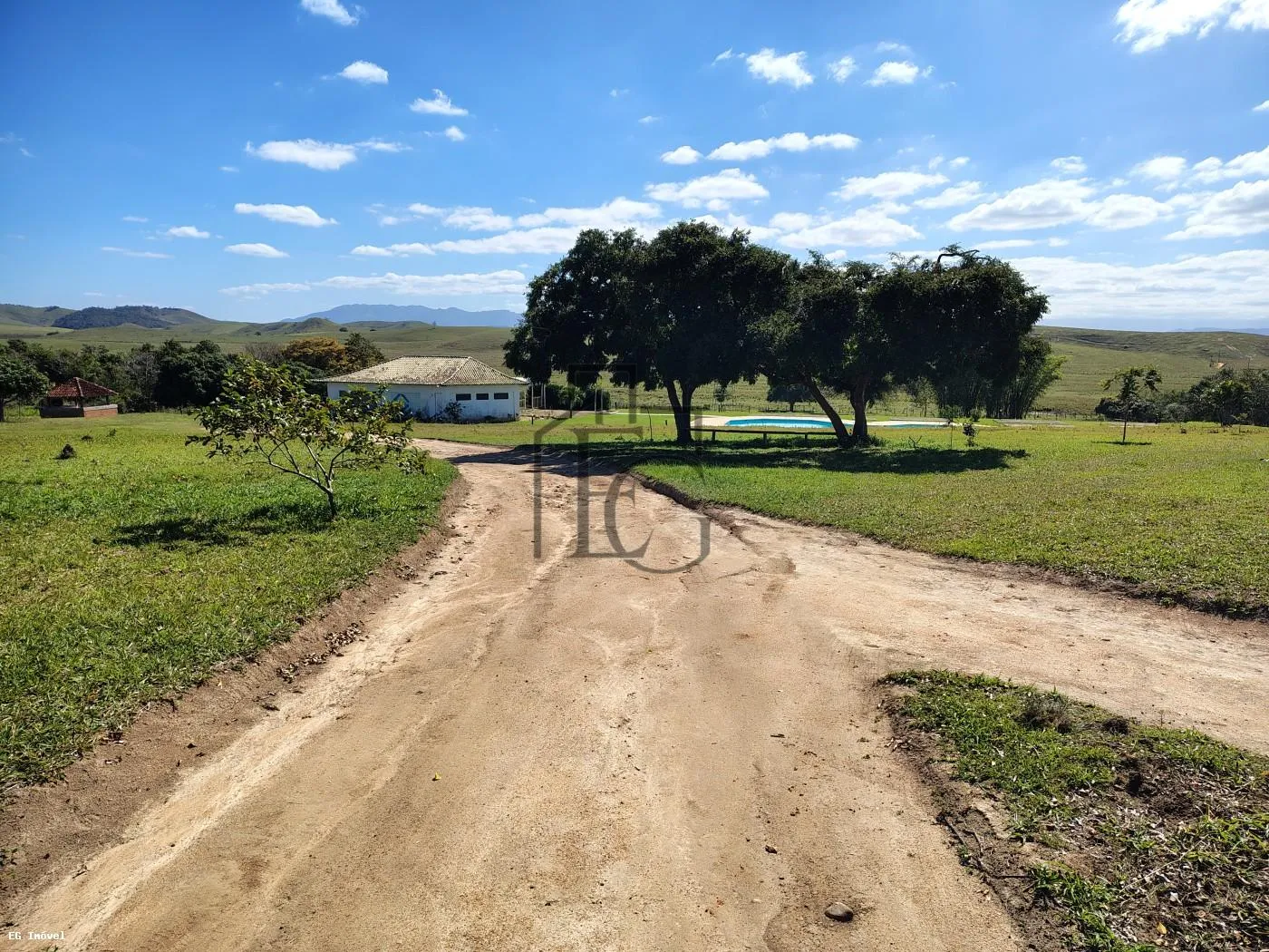 Imagem Sítio / Chácara para Venda em Araruama, Morro Grande, 2 dormitórios, 1 banheiro, 4 vagas