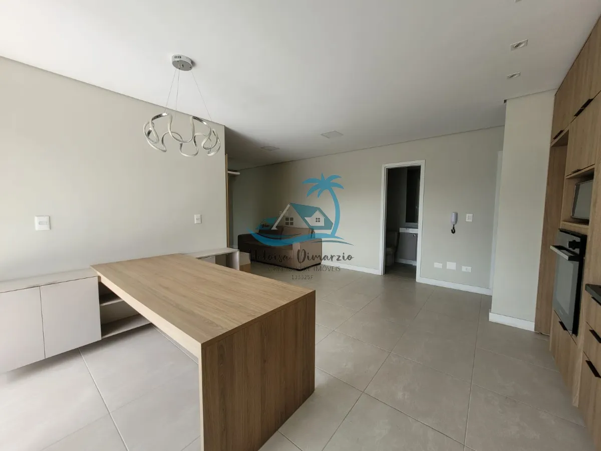 Imagem Excelente Apartamento com 3 dormitórios semi mobiliado e vista para o mar, a venda a 250 metros da orla de Itagua em Ubatuba.