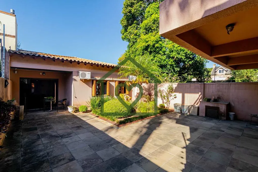 Imagem Descubra Seu Novo Lar ou Espaço Comercial! 
Apresentamos esta excelente casa térrea com sobrado no...