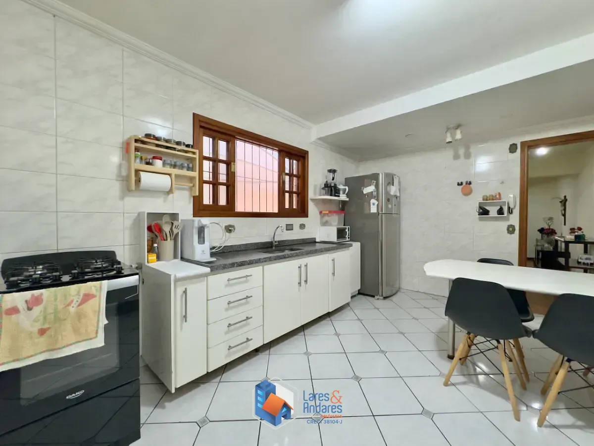 Imagem Sobrado para venda em Vila Marari com 3 quartos, sendo 3 suítes, 157m²