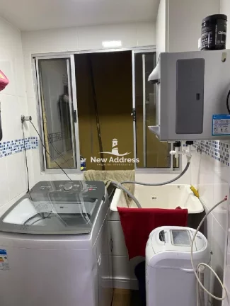 Imagem Apartamento 2 quartos reformado com 70m², piso laminado novo, cozinha planejada e banheiro renovado. Oportunidade! Não aceita financiamento bancário.