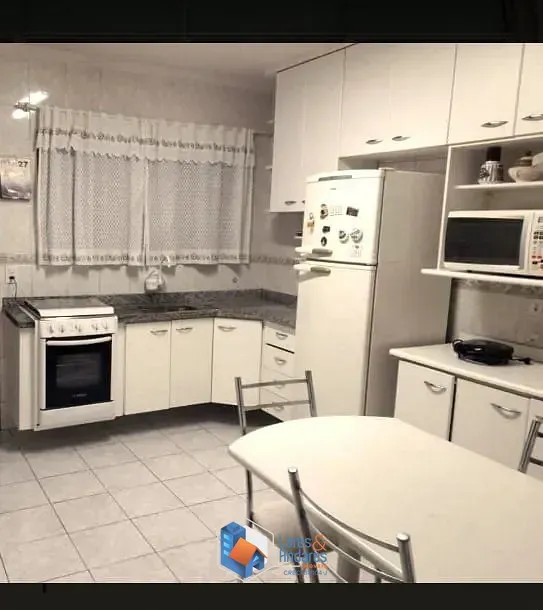 Imagem SOBRADO COM 3 DORMS (2 SUÍTES COM AR COND), 2 SALAS, COZ. COM COPA E ARMÁRIOS PLANEJADOS, QUINTAL LATERAL FECHADO. 4 VAGAS COBERTAS. VILA MIRANTE SP.