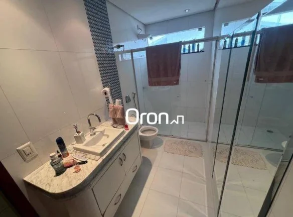 Imagem Sobrado com 3 dormitórios à venda, 338 m² por R$ 2.700.000,00 - Jardins Madri - Goiânia/GO