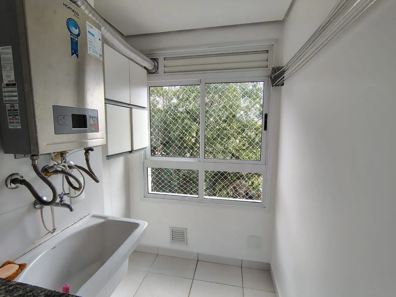 Imagem Apartamento de 2 dormitórios, living, cozinha planejada, área de serviço, banheiro social e 1 vaga de garagem escriturada.