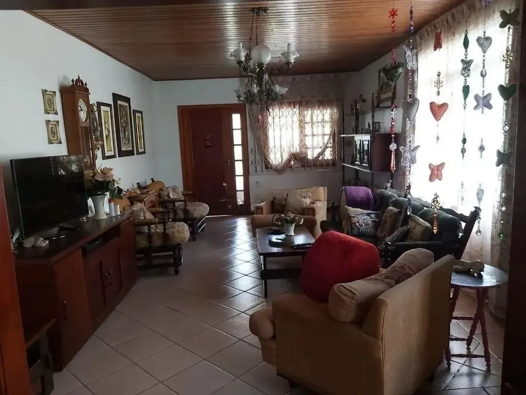 Imagem Casa com 4 dormitórios no bairro Passo da Areia