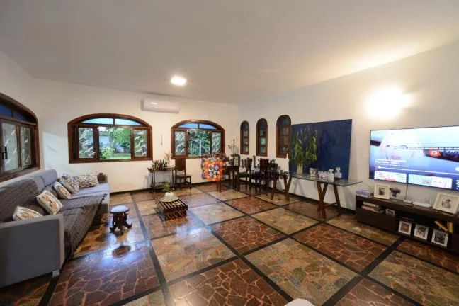 Imagem Casa com 6 dormitórios à venda, 259 m² por R$ 1.600.000 - Centro - Peruíbe/SP