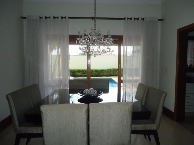 Imagem Casa de alto padrão em condomínio de luxo em Valinhos-SP - 4 quartos, 1 suíte, 3 salas, 6 banheiros, 4 vagas, 320m².