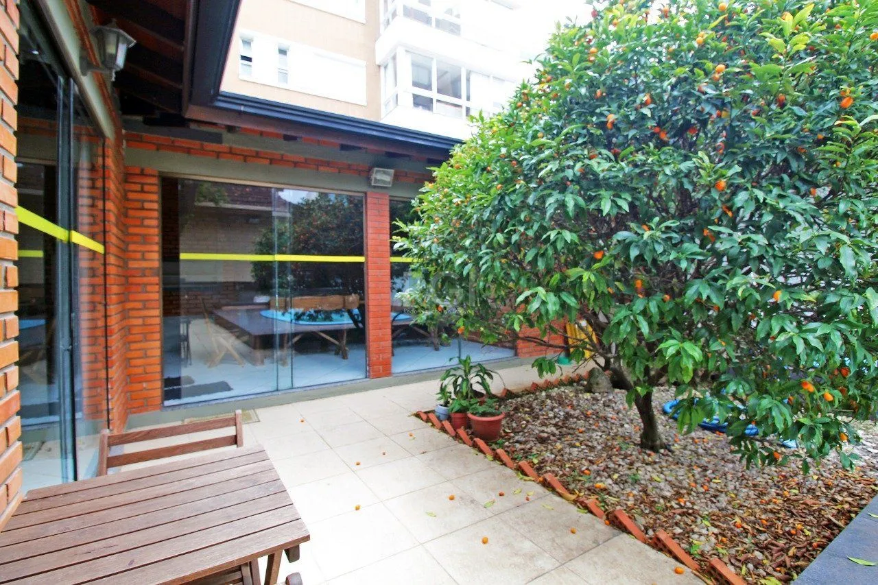 Imagem Casa para Venda - 464.5m², 3 dormitórios, sendo 1 suites, 3 vagas - Petrópolis