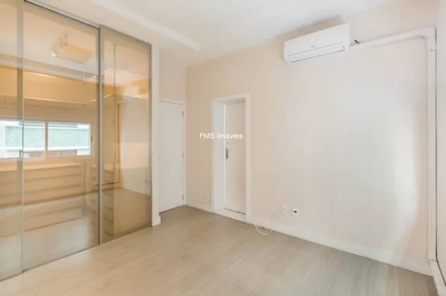Imagem À Venda e Locação no Itaim Bibi, com 3 quartos sendo 1 suíte, 1 vaga de garagem.