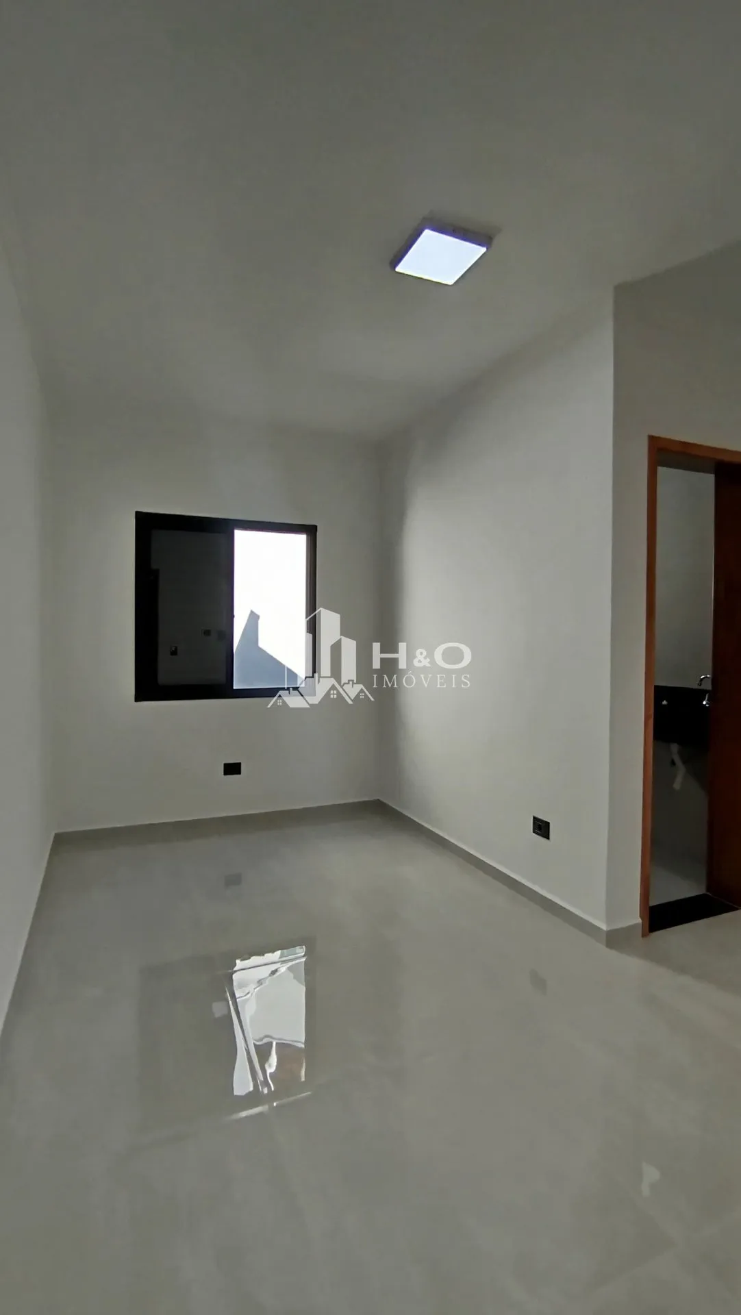 Imagem Oportunidade, Sobrado Frontal à Venda - 111m² de Área Útil | 3 Dormitórios | 3 Vagas, Bairro Jardim Brasília, Itaquera.