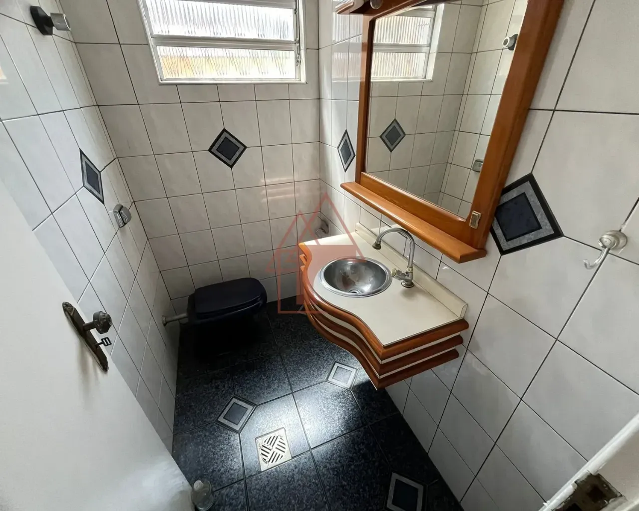 Imagem Sobrado com 4 Quartos à Venda, 367 metros em Vila Ponte Nova - Cubatão