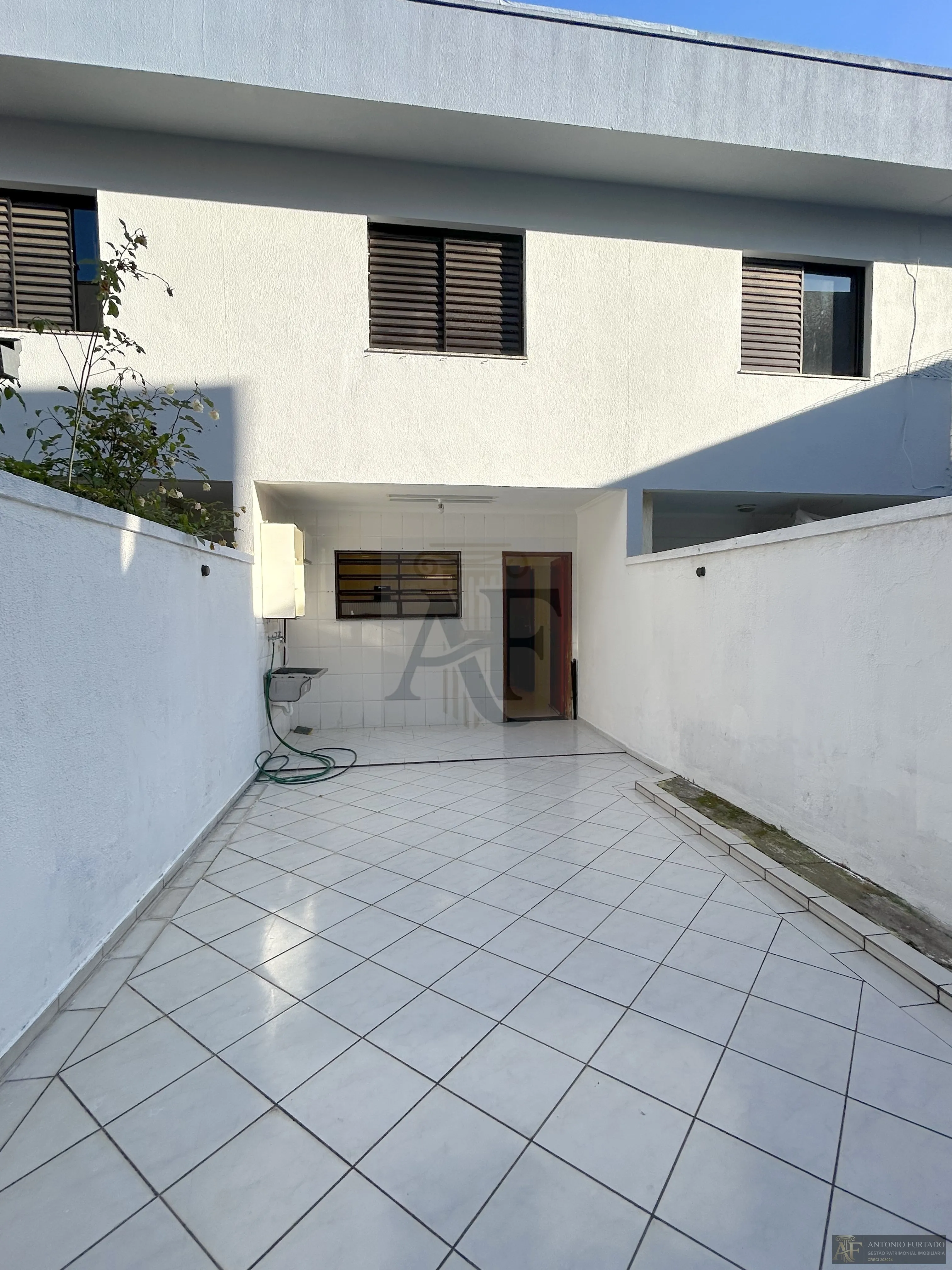 Imagem Sobrado para alugar em Vila Bela, São Paulo