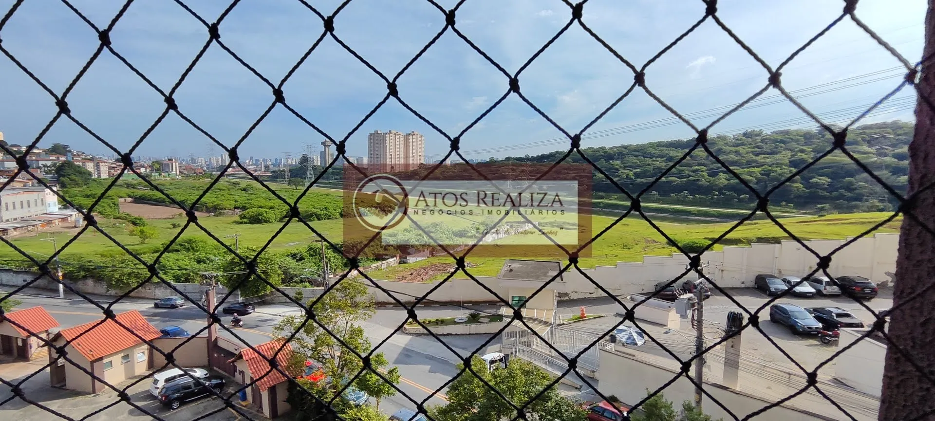 Imagem Este apartamento com sacada em Vila da Paz, São Paulo, é uma oportunidade única de morar em um imóvel completo e bem localizado. Com 56m² de área útil, ele conta com 2 dormitórios, 1 banheiro e uma vista livre de tirar o fôlego. Além disso, possui água in