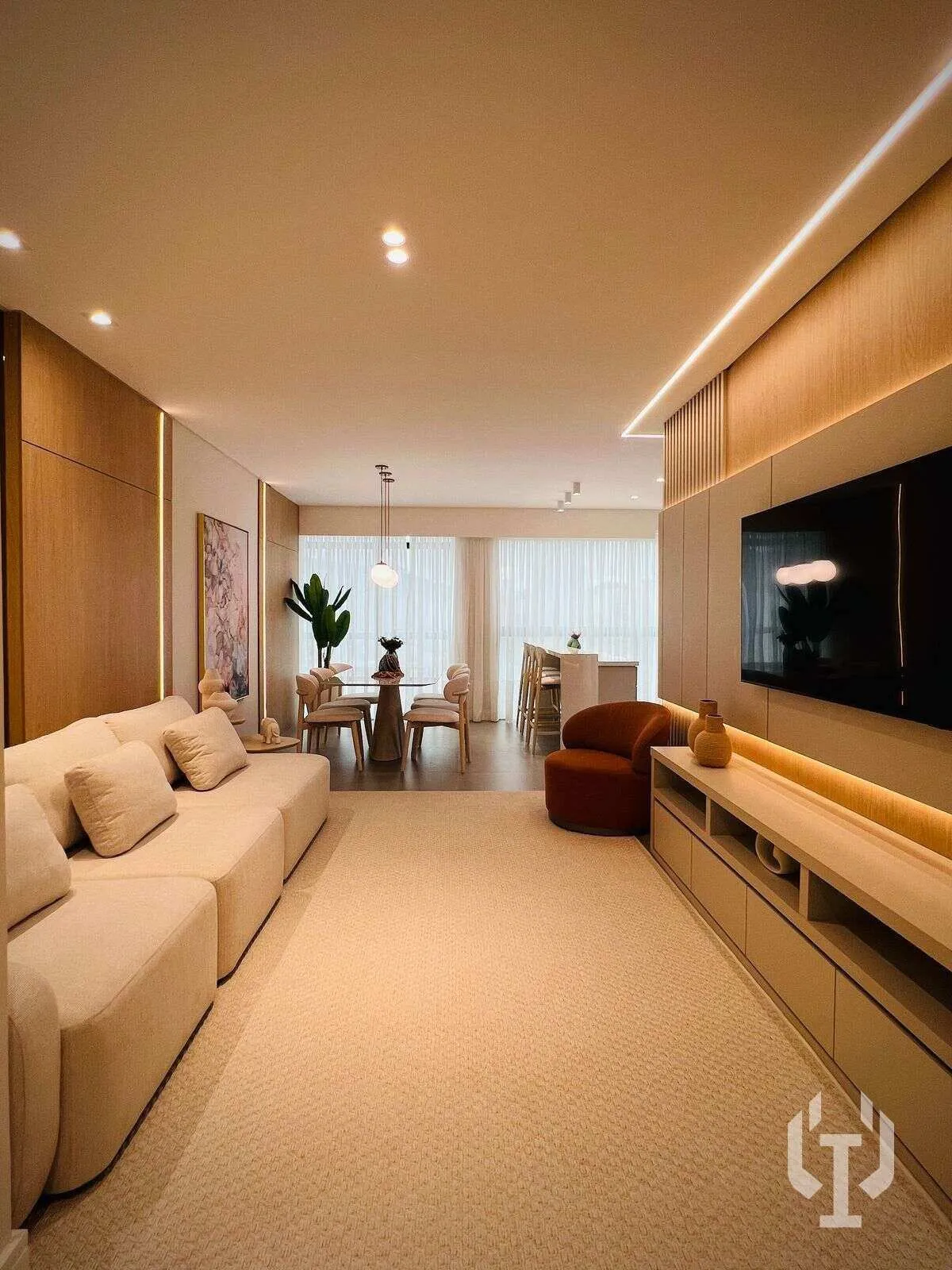Imagem Showroom mobiliado e decorado com 3 suítes na Meia Praia