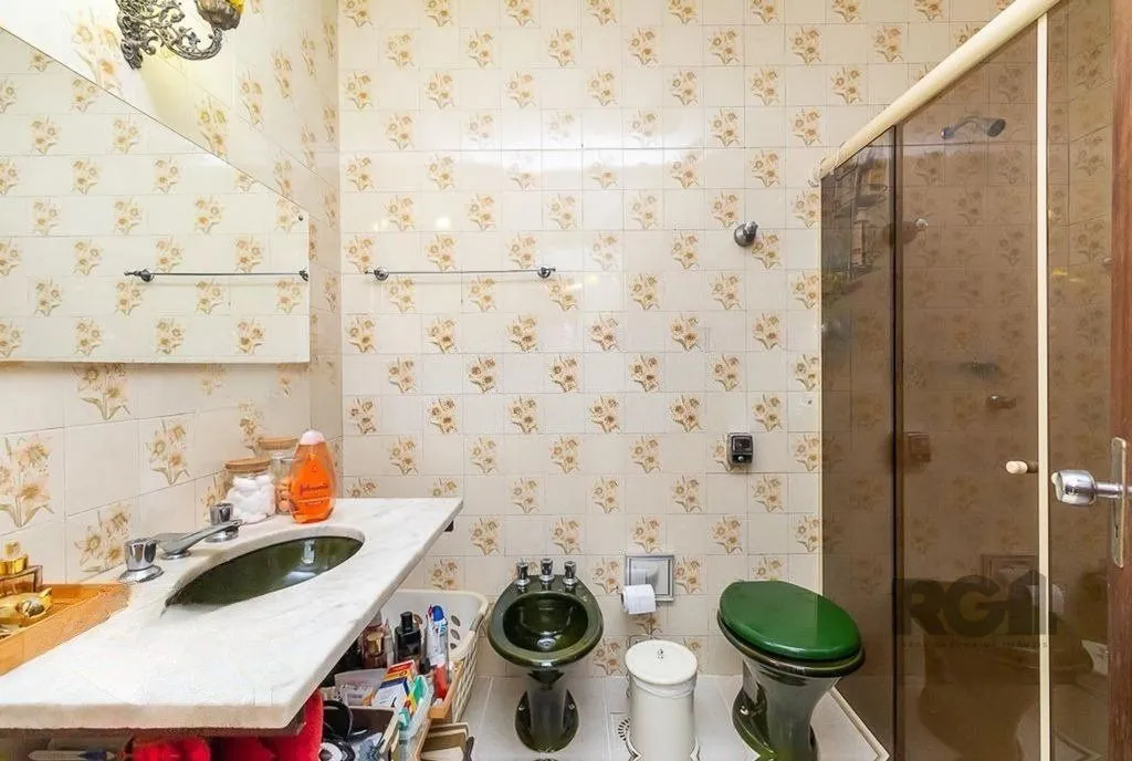 Imagem Casa de 245m² com 5 dormitórios no bairro Sarandi
