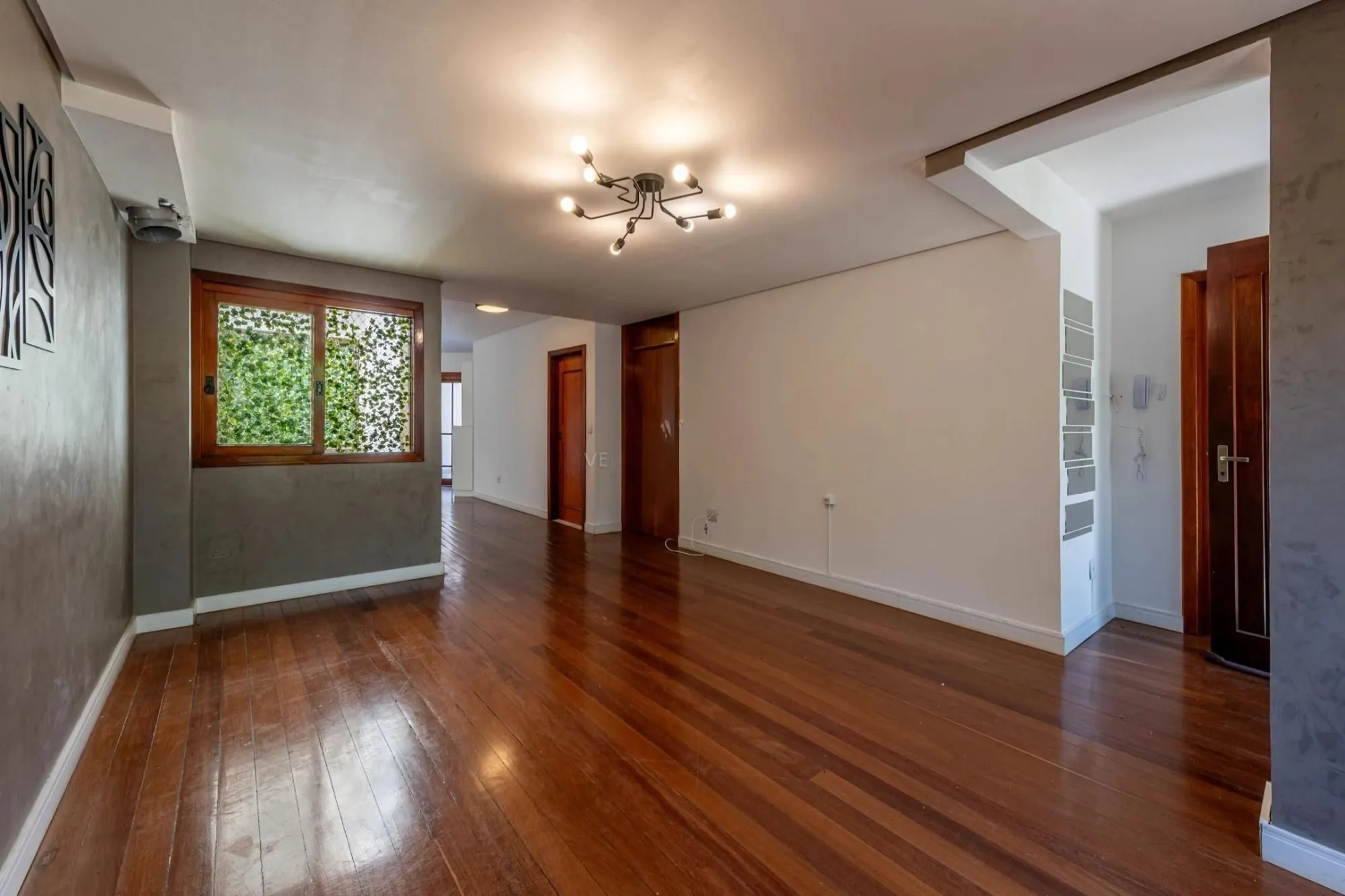 Imagem Casa em condomínio com 3 dormitórios, suíte e 2 vagas.