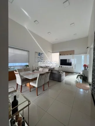 Imagem Casa com piscina aquecida e varanda gourmet no Condomínio Estância dos Ipês, em Uberaba!