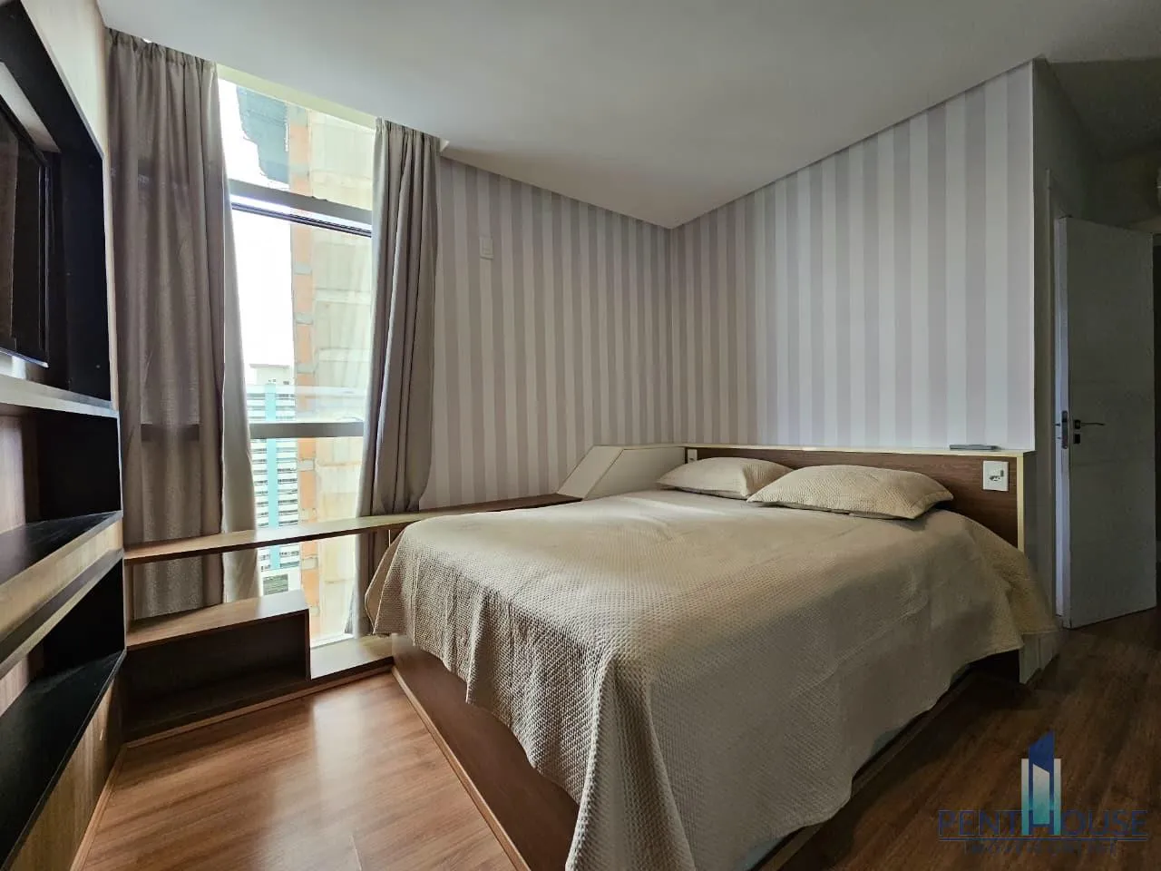 Imagem Apartamento Zona Central para Venda em Balneário Camboriú, CENTRO, 3 dormitórios, 3 suítes, 4 banheiros, 2 vagas