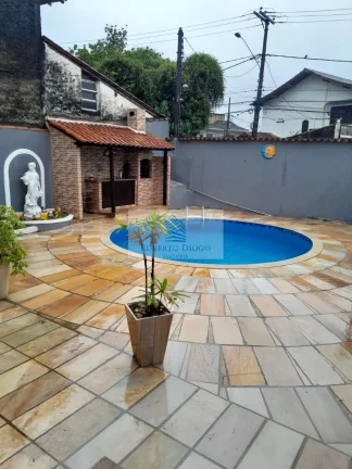 Imagem Imperdível Casa à Venda em Itaipu, Niterói-RJ: 2 Quartos, 1 Suíte, 1 Sala, 3 Banheiros, 5 Vagas e 90m² de Área!