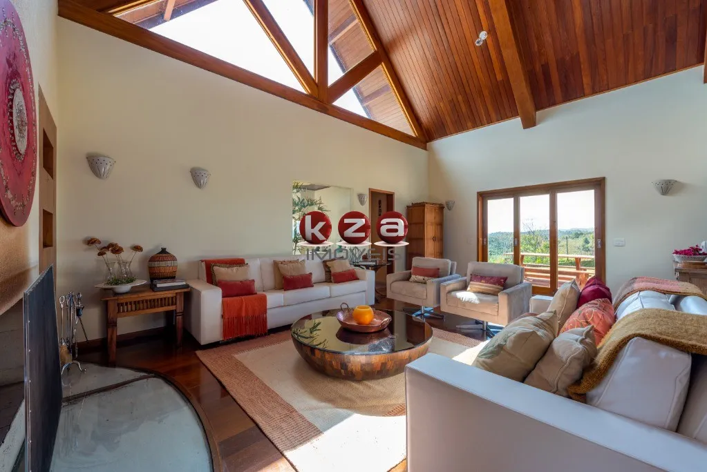 Imagem Espetacular Mansão de Luxo no Condomínio Florestal Clube em Campos do Jordão - 5 Quartos, 5 Suítes, 3 Salas, 7 Banheiros, 13 Vagas - 655m²