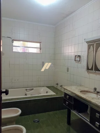 Imagem Casa à venda com 3 quartos no Cambuí em Campinas, São Paulo.