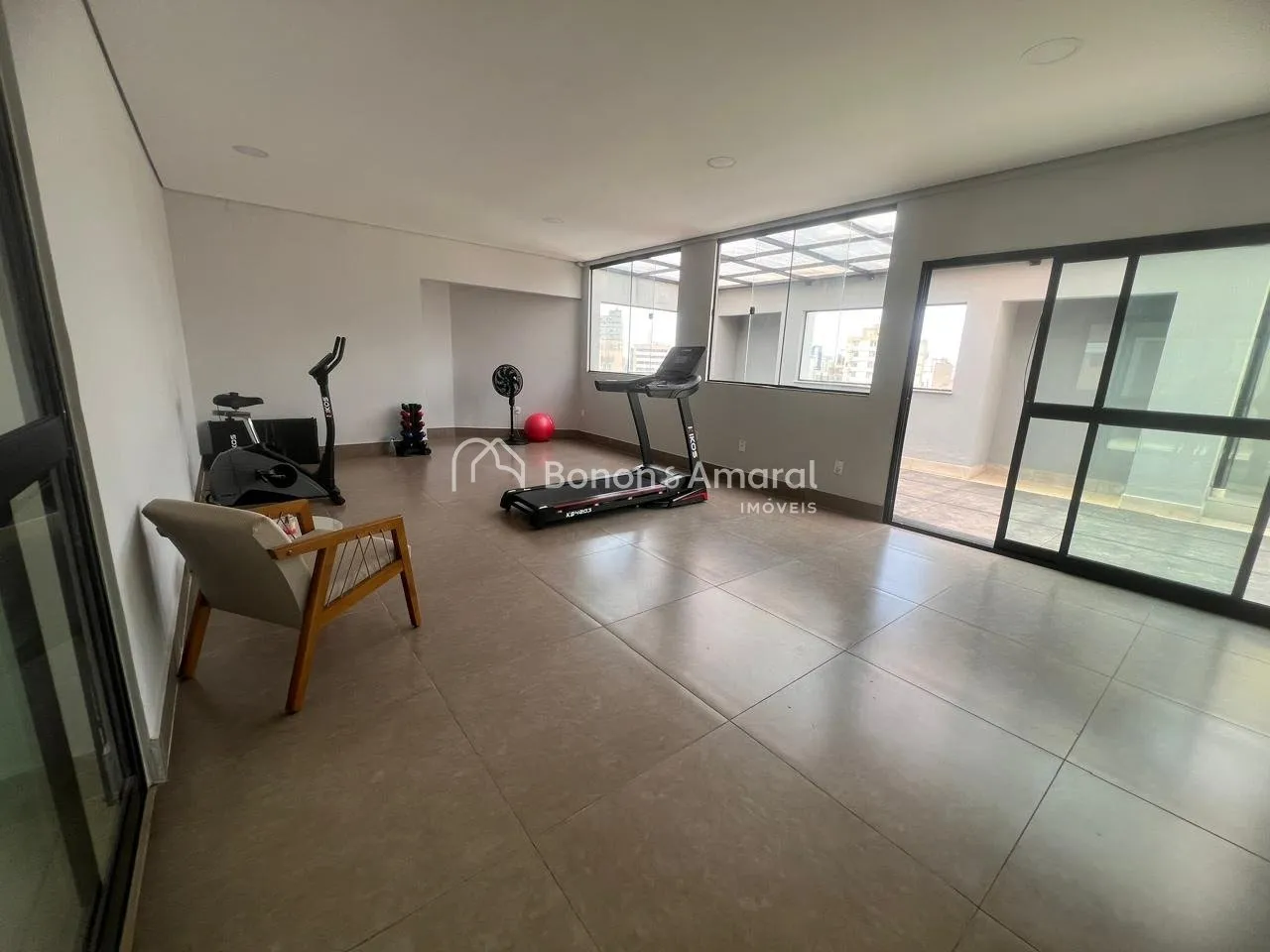Imagem Seu novo lar no Botafogo: 72m², andar alto e lazer de clube