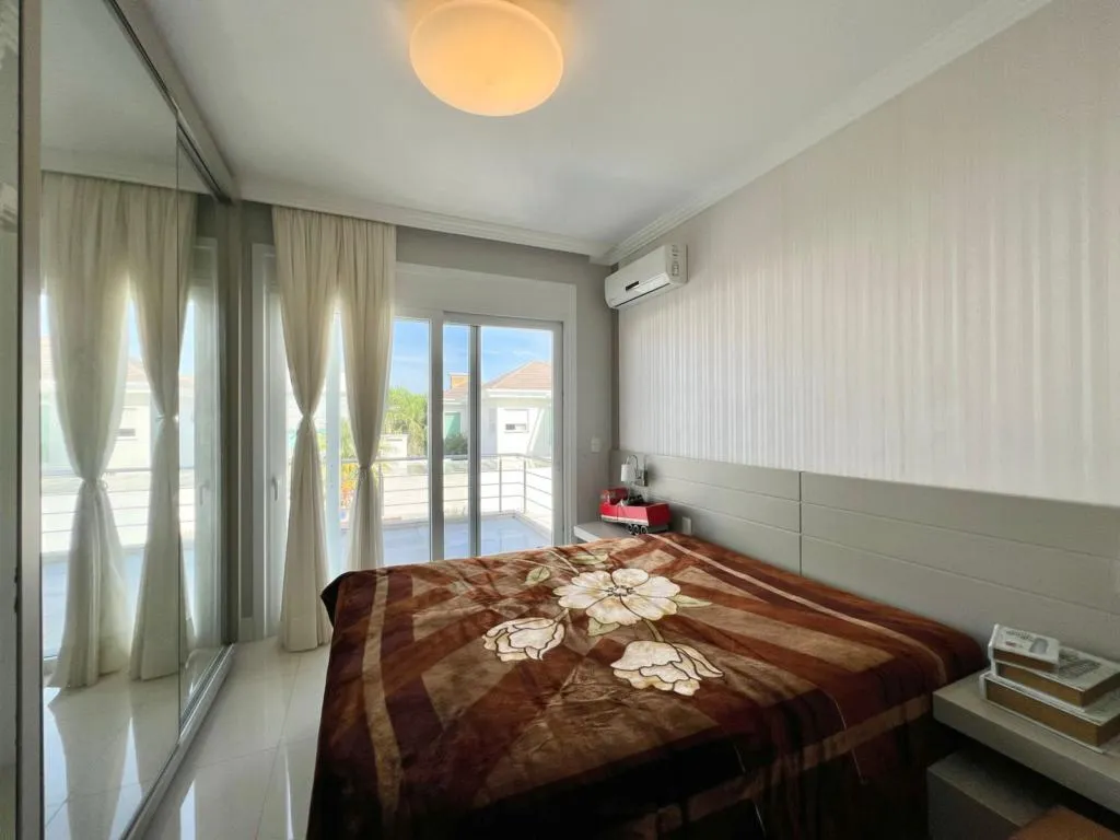 Imagem Casa em Condominio 6 Dormitórios - Bairro --