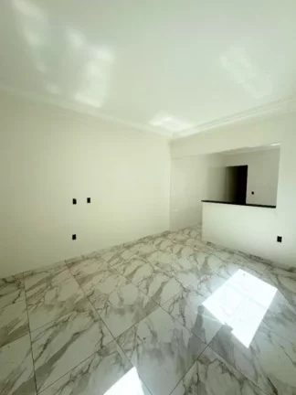 Imagem Casa térrea com 2 dormitórios sendo 1 suite. O imóvel está em condomínio fechado, proporcionando mais segurança e conforto aos moradores, você encontra á venda na Imobiliaria Consulte Imoveis.