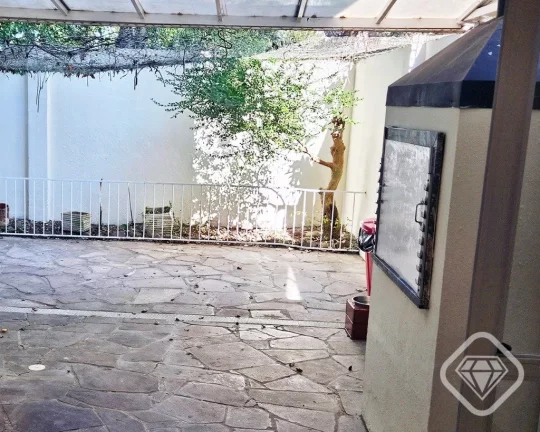 Imagem Casa espaçosa em Ipanema com suítes e pátio perfeito para a família.

Esta residência oferece 2...
