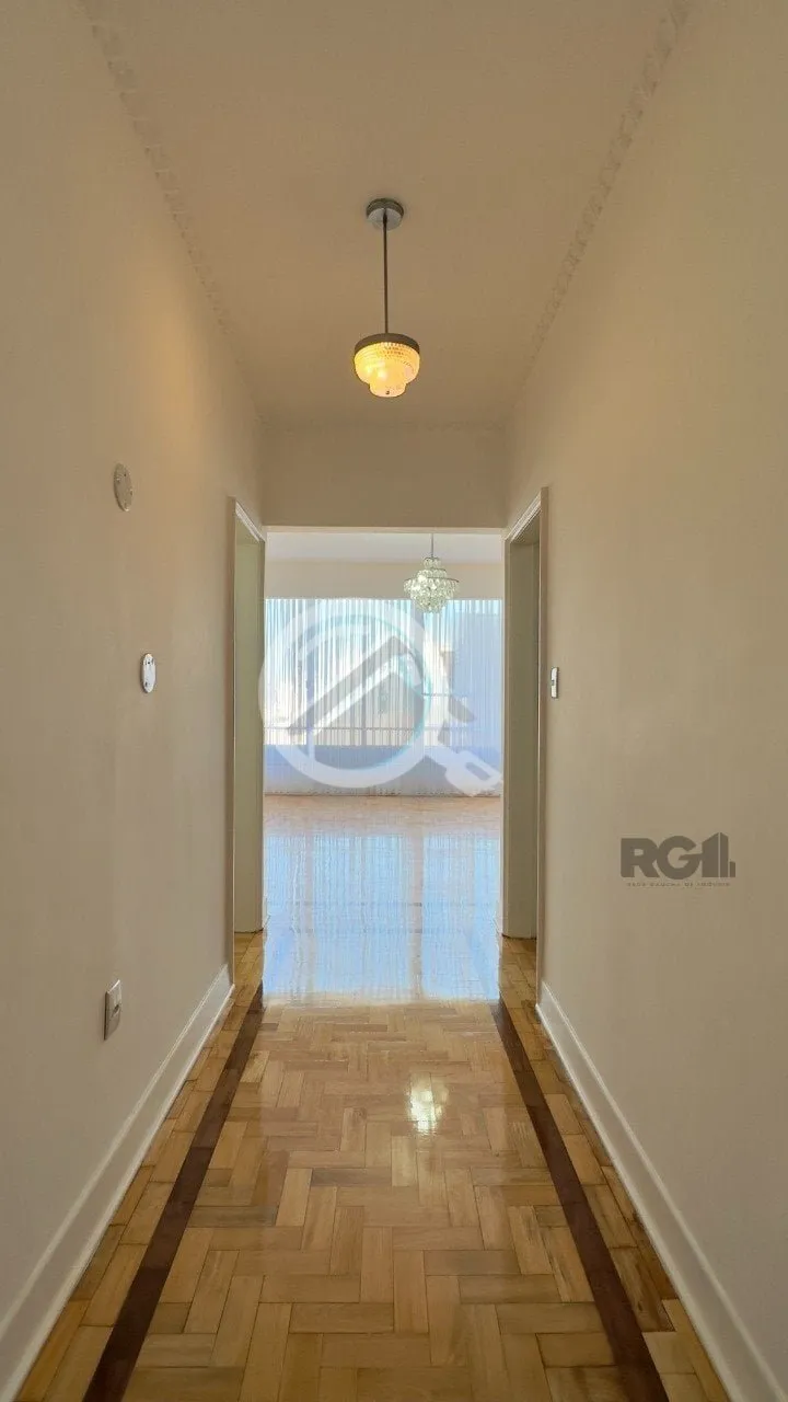 Imagem Apartamento de 170m², totalmente reformado, 3 dormitórios, sendo 1 suíte com sacada, sala de esta...