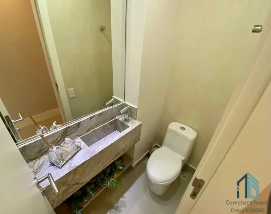 Imagem Apartamento 03 suítes, 02 vagas, andar alto ensolarado no Centro de Balneário Camboriú SC