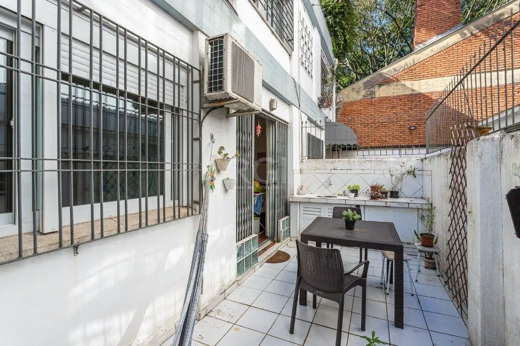 Imagem Apartamento térreo com pátio de 1 dormitório no bairro Santa Cecilia